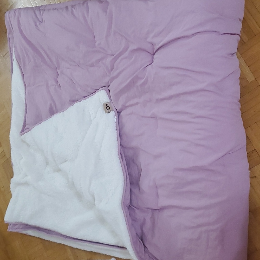UGG queen comforter sherpa Qty 1